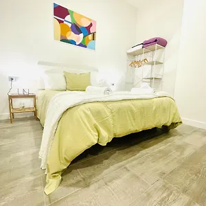 Cómodo, Moderno Y Cerca De Todo En Apartamento Málaga